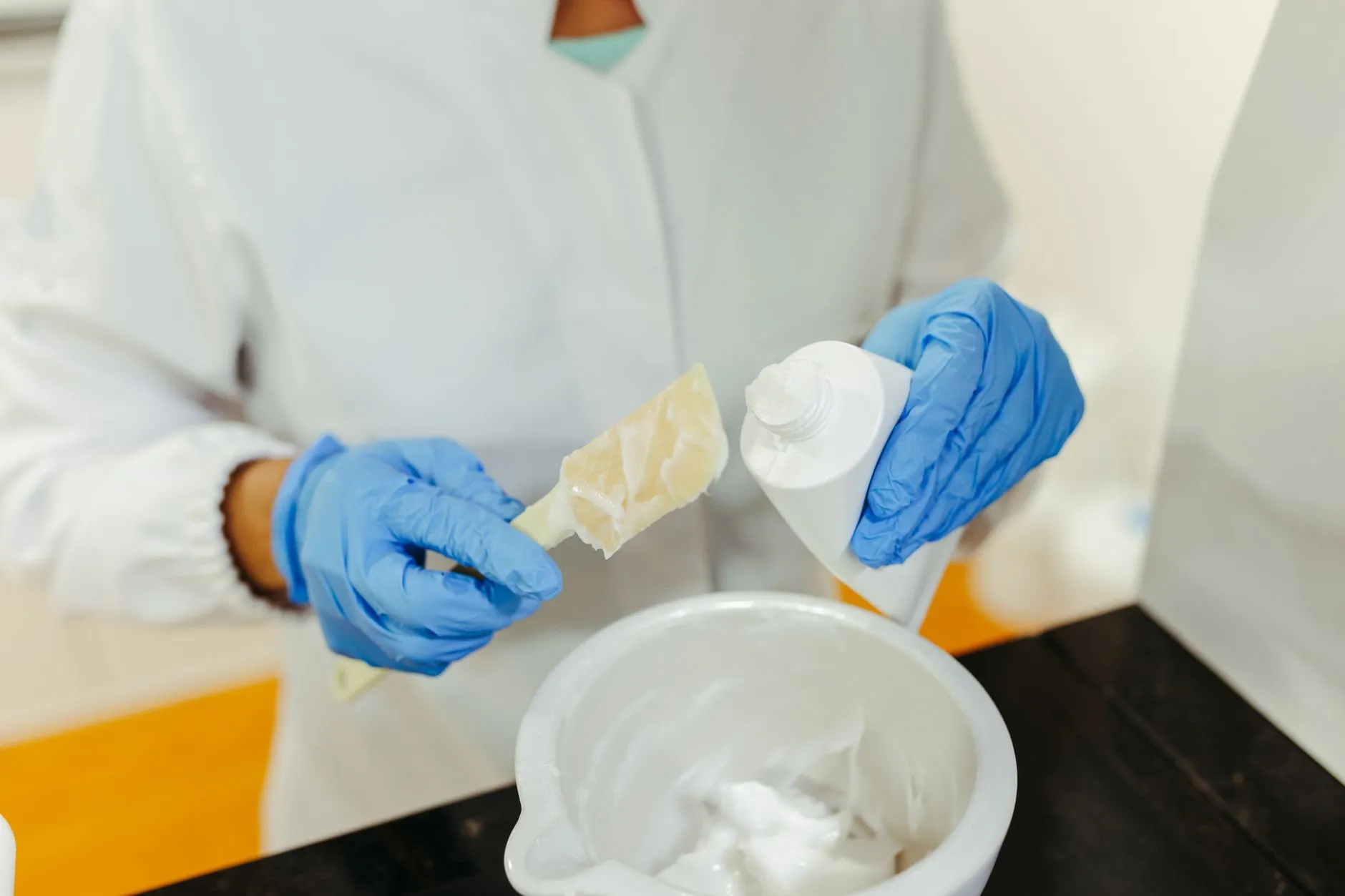 上海悦飞溪智能照明控制模块在商业楼宇中的节能应用方案