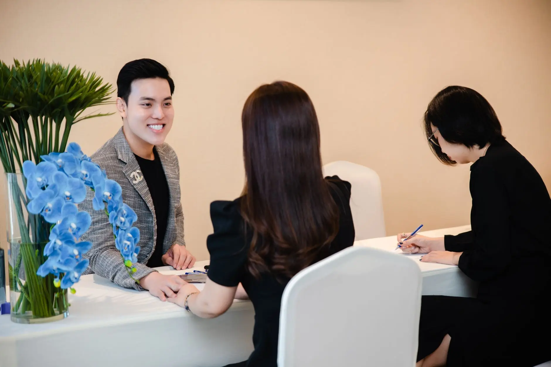 上海悦飞溪智能照明控制模块在商业办公建筑中的节能应用案例