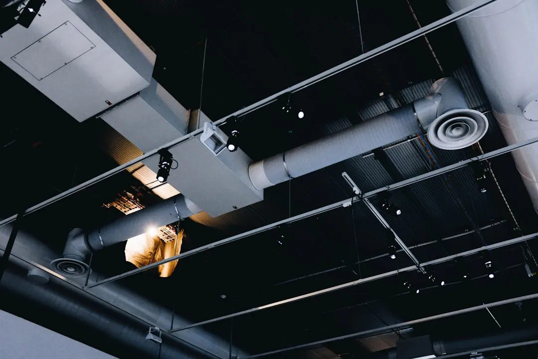 空调温控器在商业建筑节能改造中的选型与部署要点