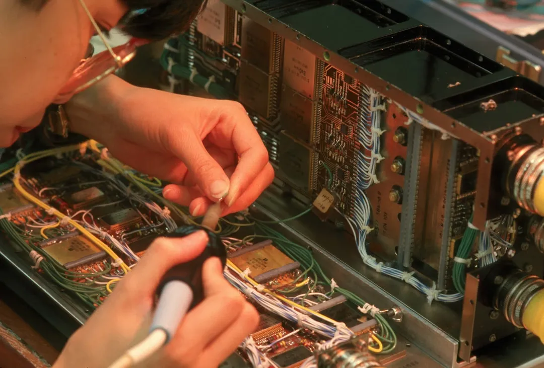 商业楼宇新风控制器与空调温控器联动方案设计要点