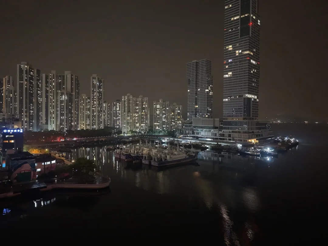 上海悦飞溪智能照明控制模块在商业办公楼宇中的节能应用方案