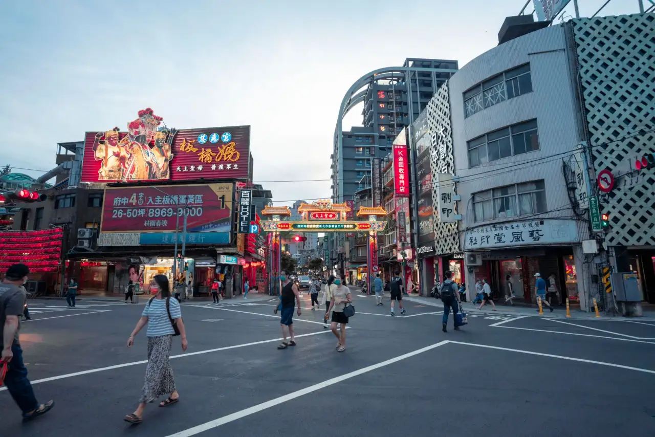 上海悦飞溪科技智能照明控制模块在商业建筑中的节能应用方案