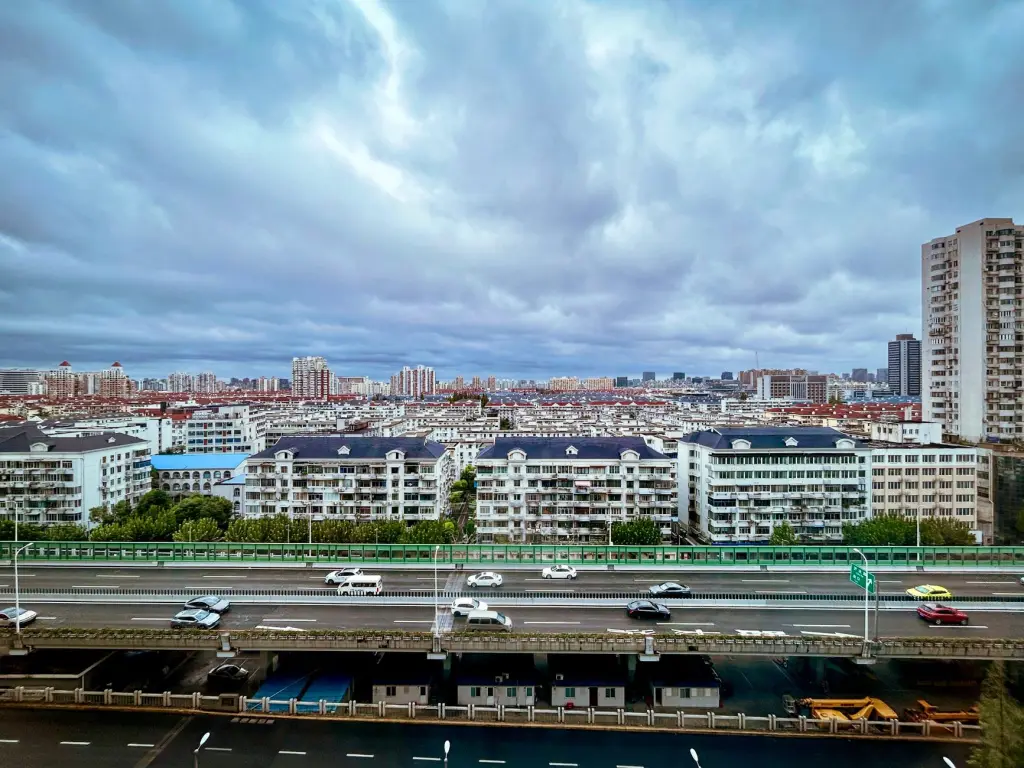 2025年楼宇自控设备市场趋势：智能照明与新风系统集成成主流