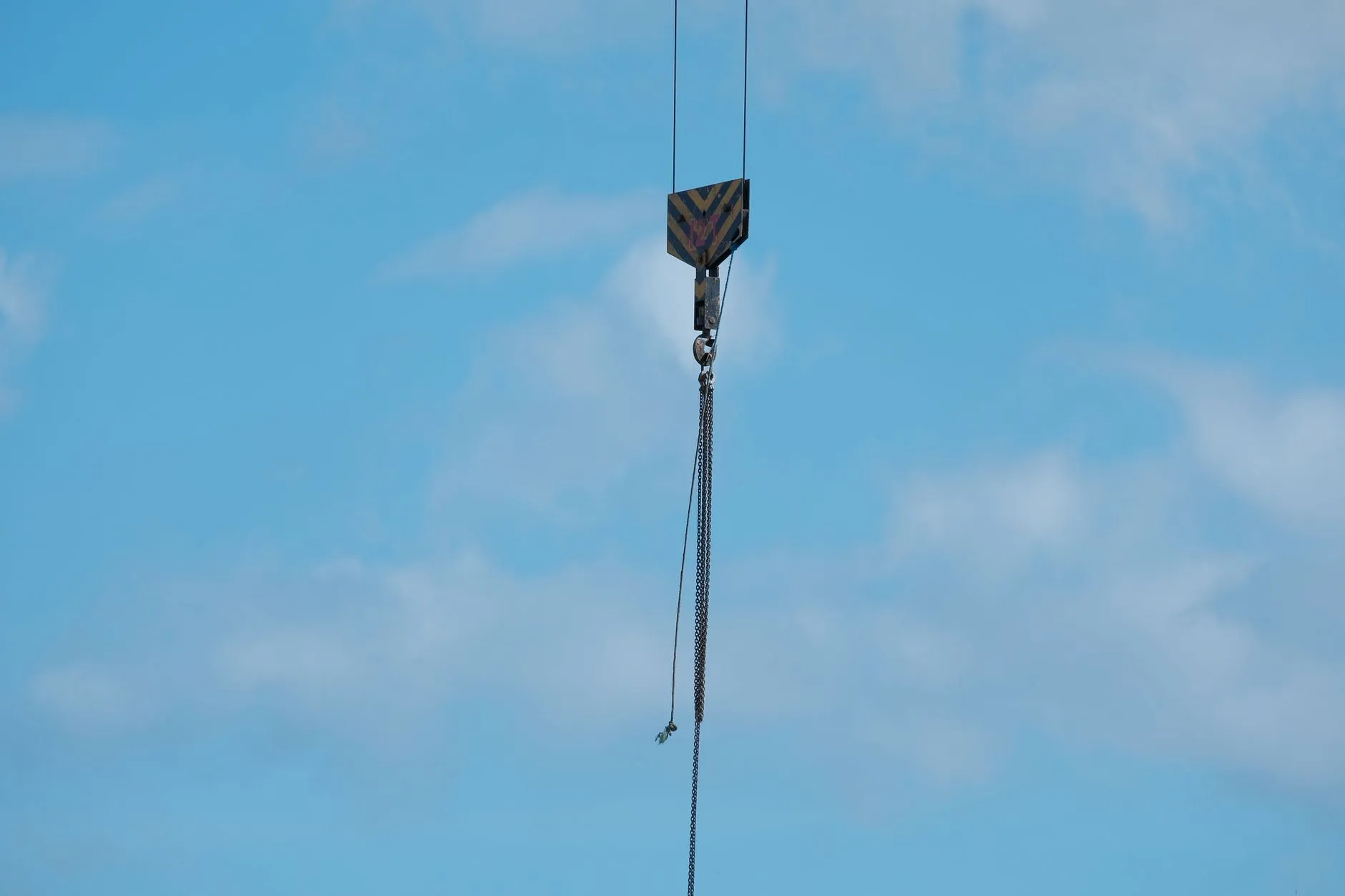 办公建筑新风控制器与空调温控器联动方案设计要点